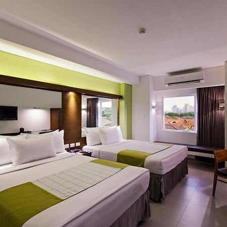 Microtel By Wyndham Acropolis Pasig City Exterior photo