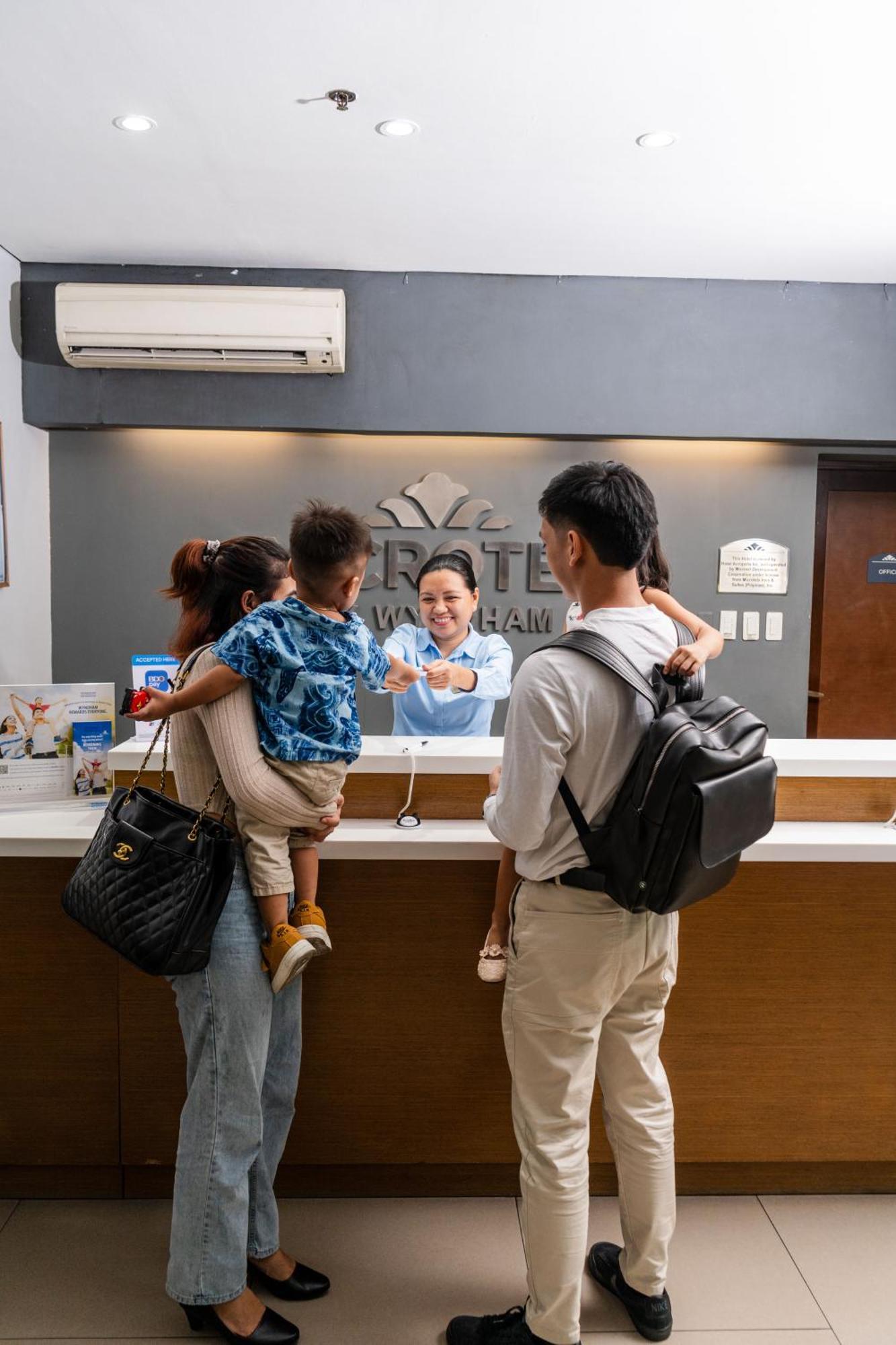 Microtel By Wyndham Acropolis Pasig City Exterior photo
