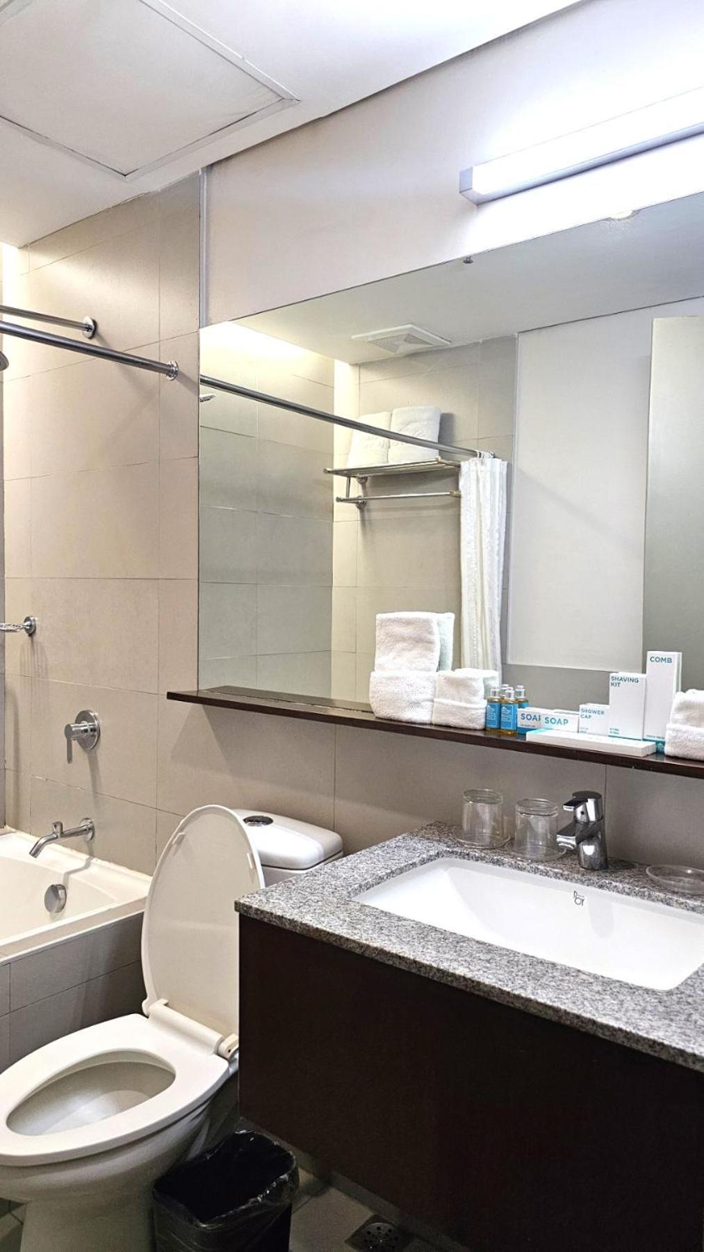 Microtel By Wyndham Acropolis Pasig City Exterior photo