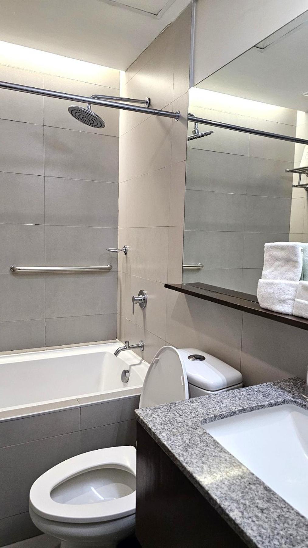 Microtel By Wyndham Acropolis Pasig City Exterior photo