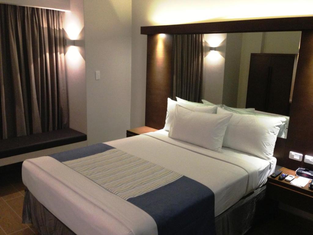 Microtel By Wyndham Acropolis Pasig City Room photo