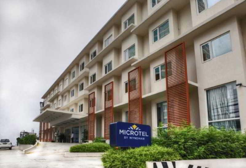 Microtel By Wyndham Acropolis Pasig City Exterior photo