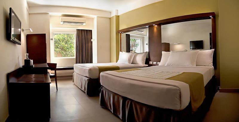 Microtel By Wyndham Acropolis Pasig City Exterior photo